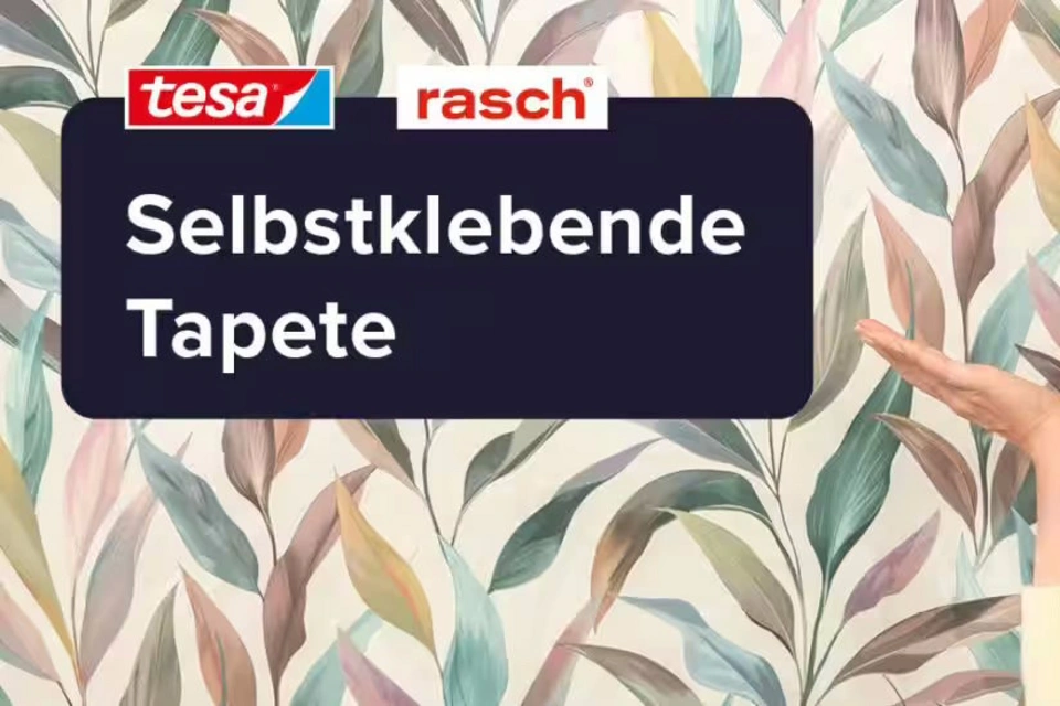 Moderne selbstklebende Strukturtapete von rasch und tesa für einfache Wandgestaltung